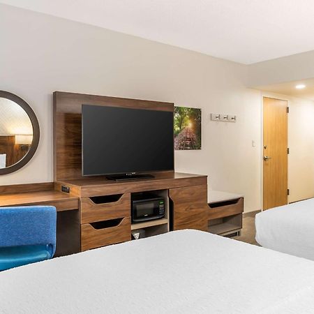 Hampton Inn Petersburg-Fort Gregg Adams Екстер'єр фото
