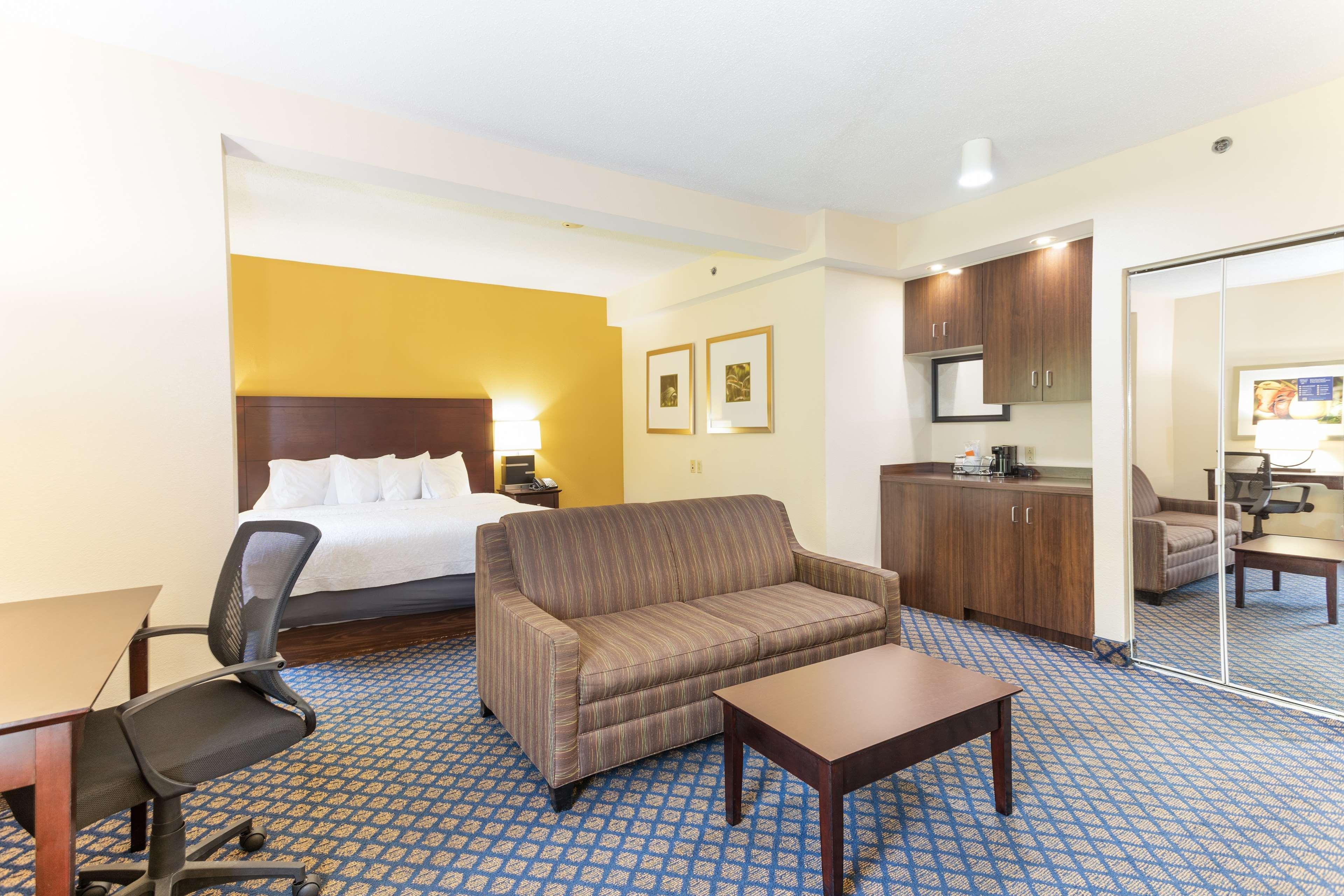 Hampton Inn Petersburg-Fort Gregg Adams Екстер'єр фото