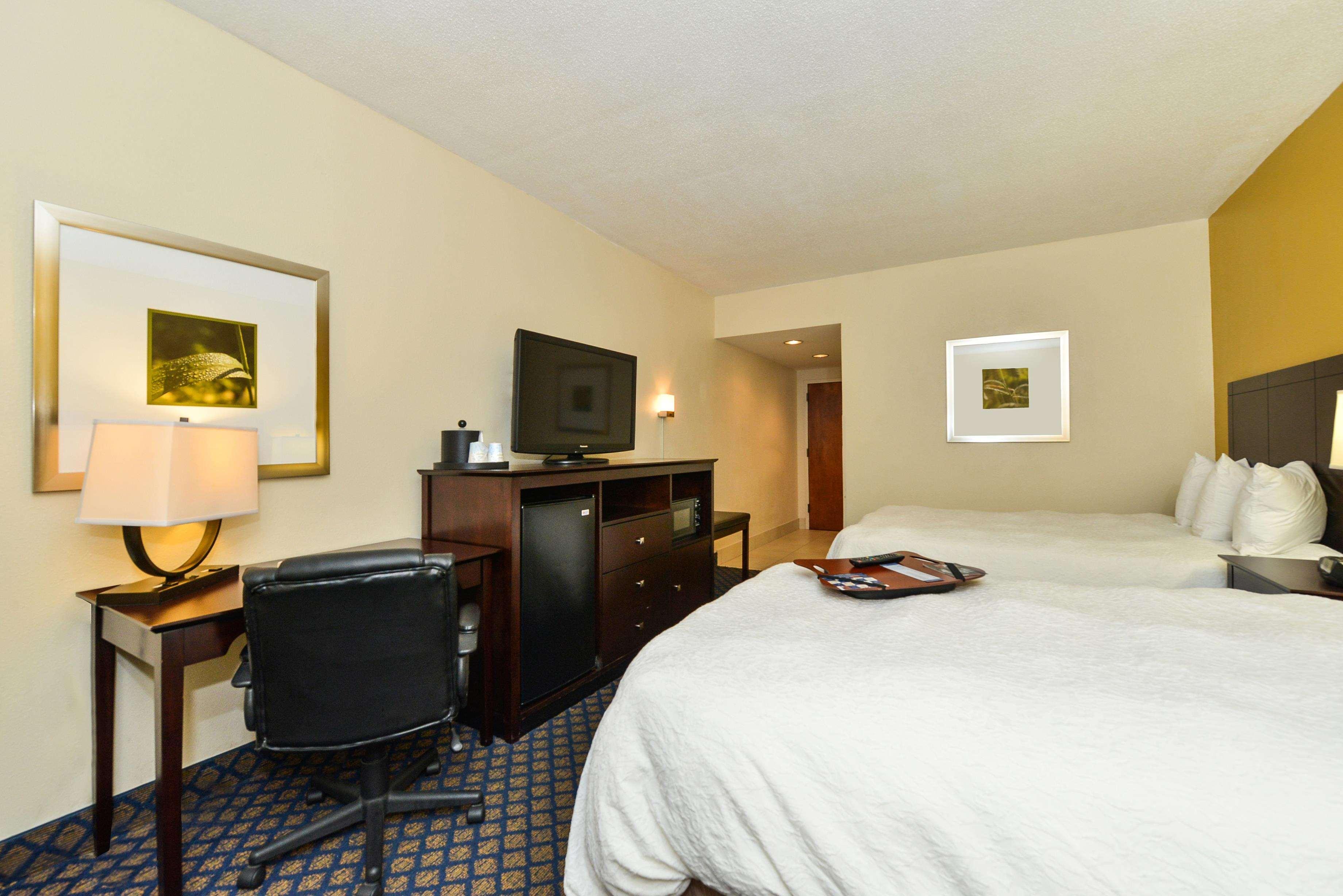 Hampton Inn Petersburg-Fort Gregg Adams Екстер'єр фото