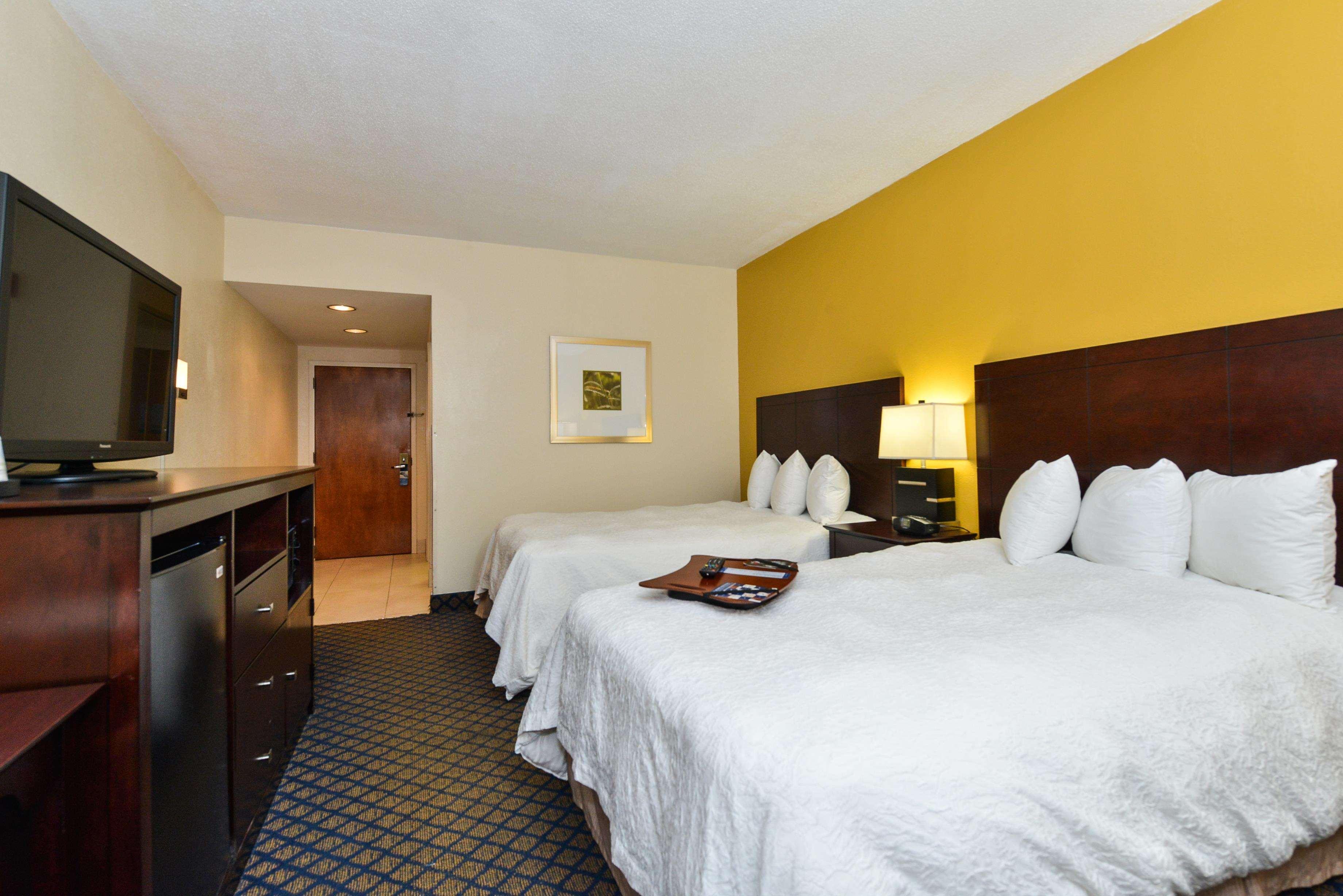 Hampton Inn Petersburg-Fort Gregg Adams Екстер'єр фото