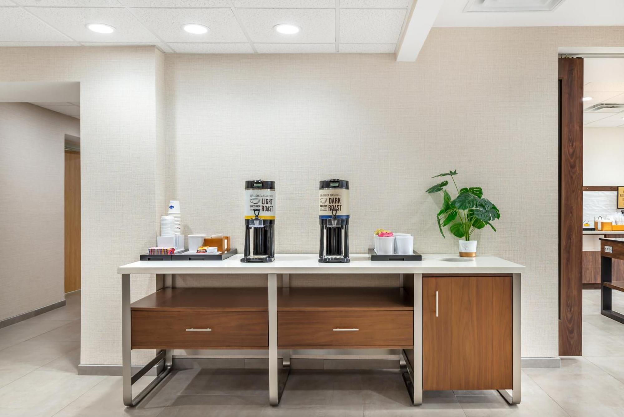Hampton Inn Petersburg-Fort Gregg Adams Екстер'єр фото