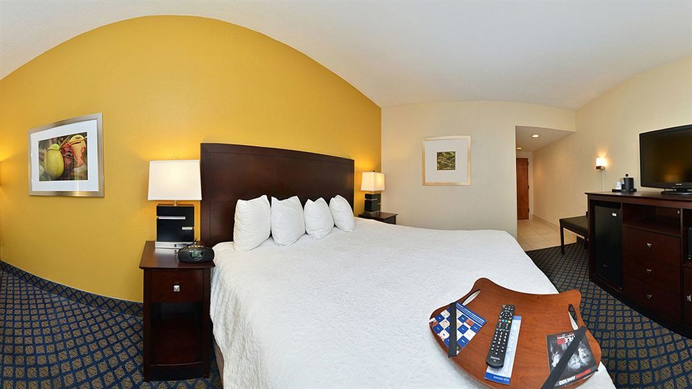 Hampton Inn Petersburg-Fort Gregg Adams Екстер'єр фото
